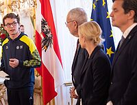 Bild 2 von 6