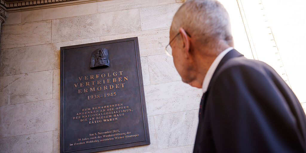 Enthüllung der Gedenktafel in Gedenken an die Opfer des Nationalsozialismus in der Wiener Staatsoper 