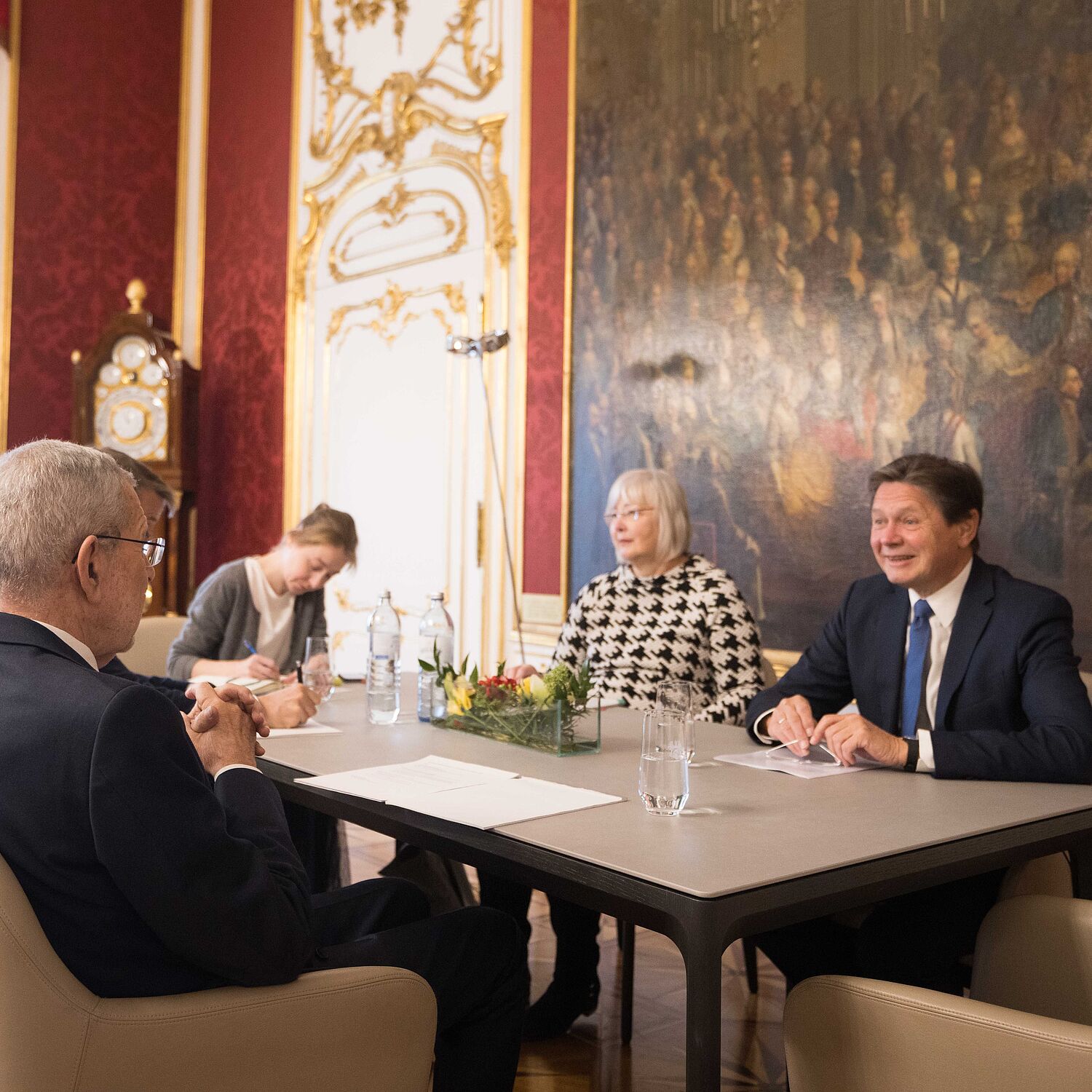 Bundespräsident Alexander Van der Bellen traf seine energiepolitischen Berater, Wolfgang Anzengruber und Angela Köppl, zum Lage-Update.