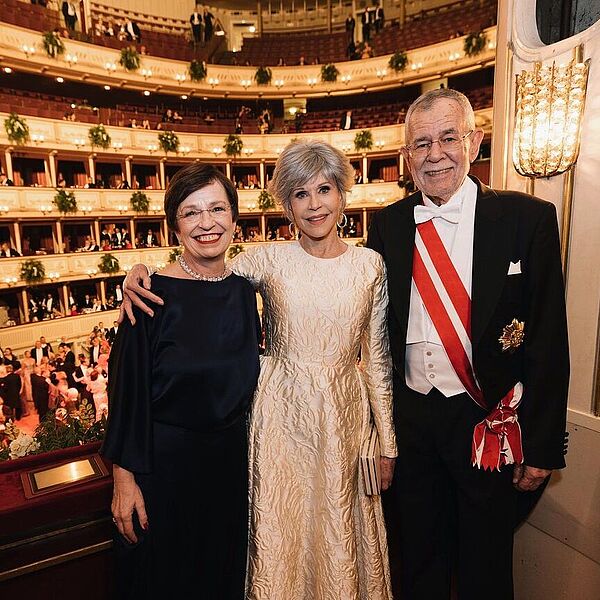 Doris Schmidauer, Jane Fonda und Alexander Van der Bellen am Wiener Opernball
