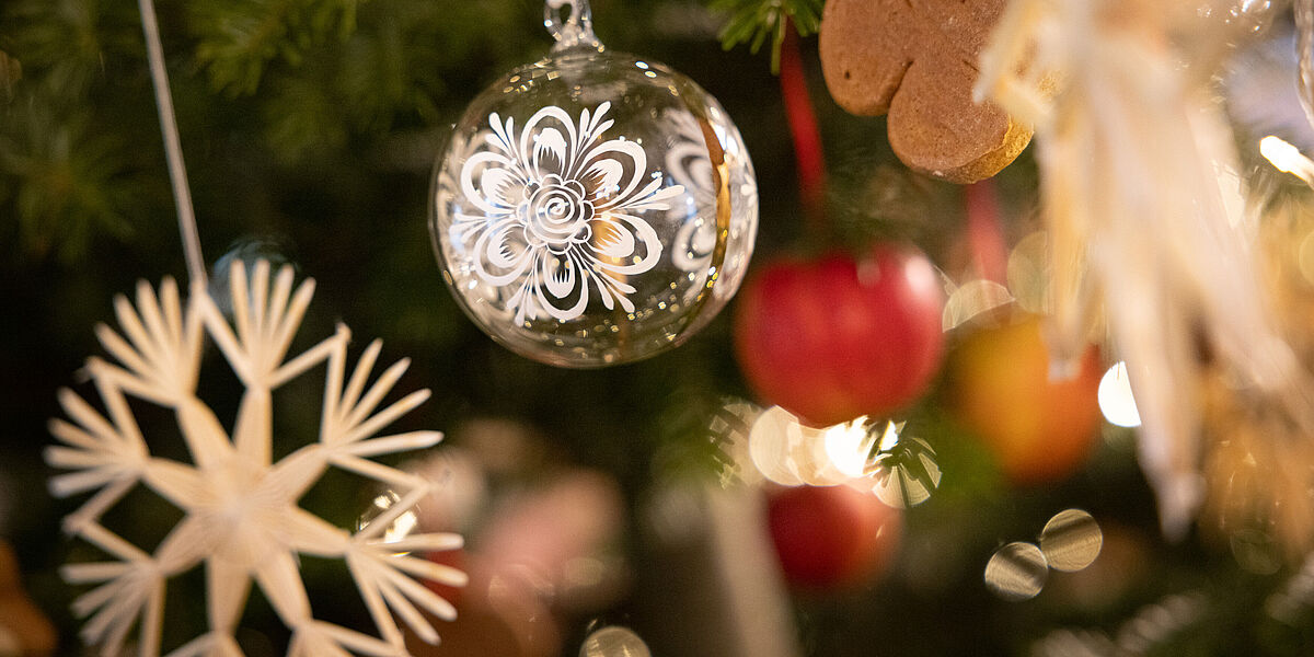 Übergabe eines Christbaums durch das Land Tirol