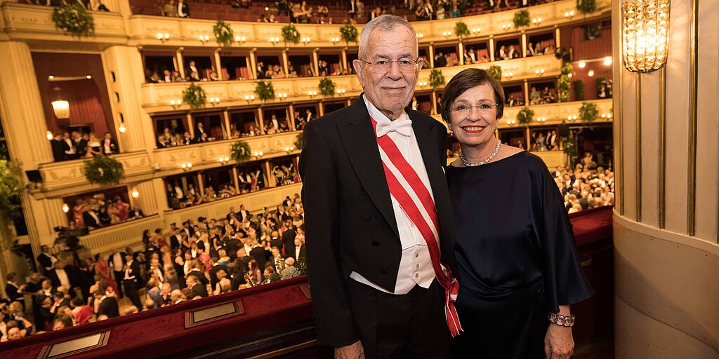 Bundespräsident Alexander Van der Bellen und Doris Schmidauer am 65. Wiener Operball.