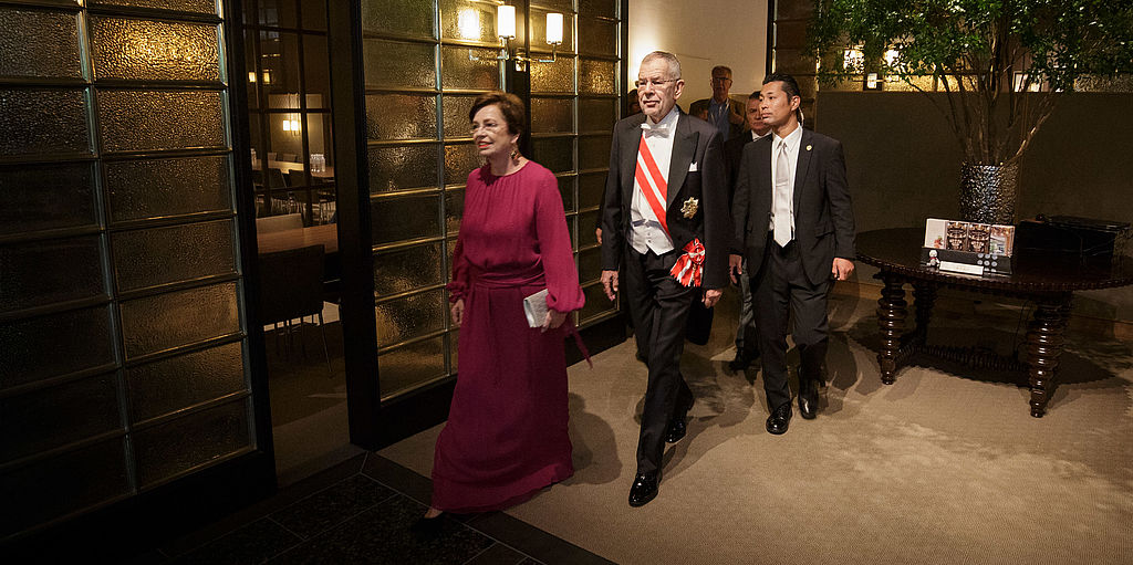 Bundespräsident und Doris Schmidauer bei Inthronisierung des japanischen Kaisers Naruhito