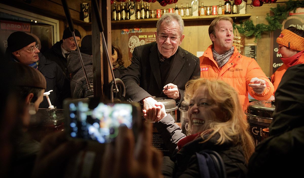 Punschausschenken für die Roten Nasen