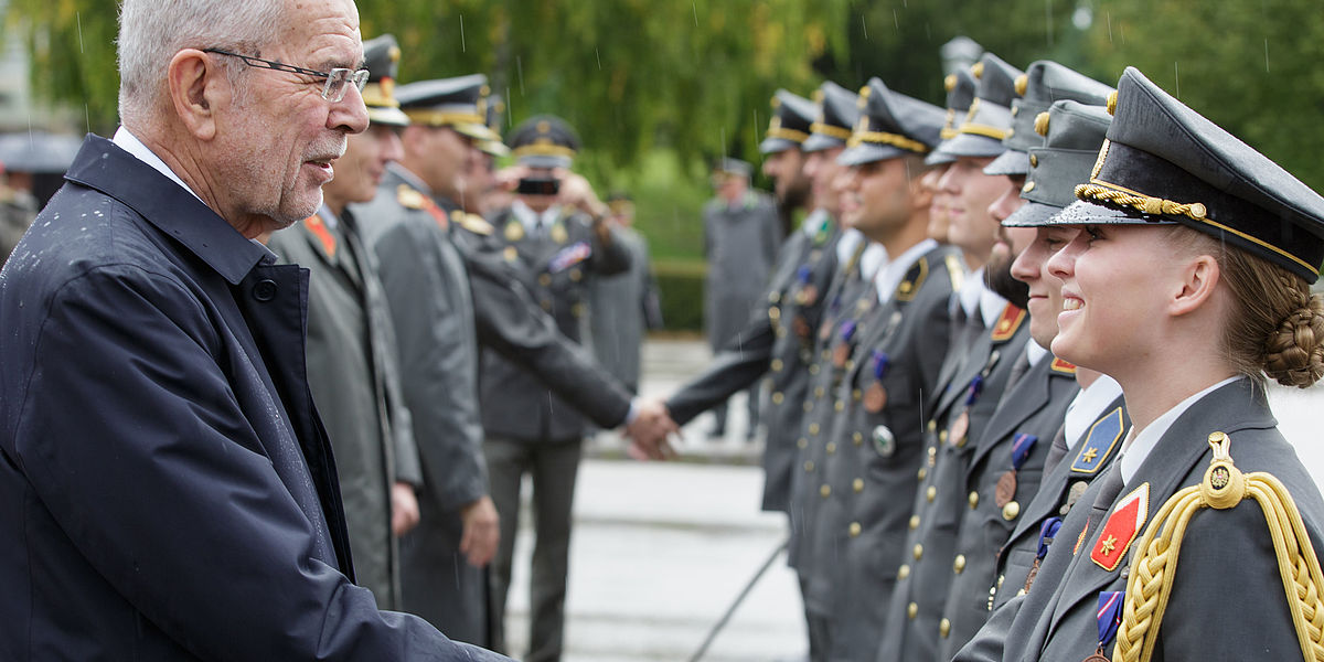 Bundespräsident beim Festakt „Tag der Leutnante" in Wiener Neustadt