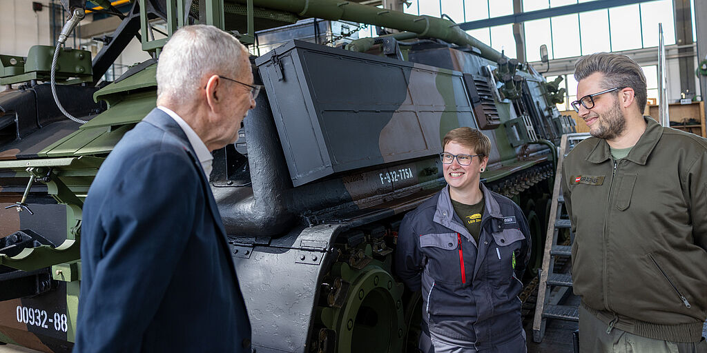 Bundespräsident Alexander Van der Bellen im Heereslogistikzentrum Wels