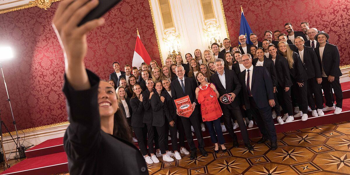 Verabschiedung des österreichischen Frauen-Nationalteams zur UEFA Women's EURO in England durch Bundespräsident Alexander Van der Bellen..
